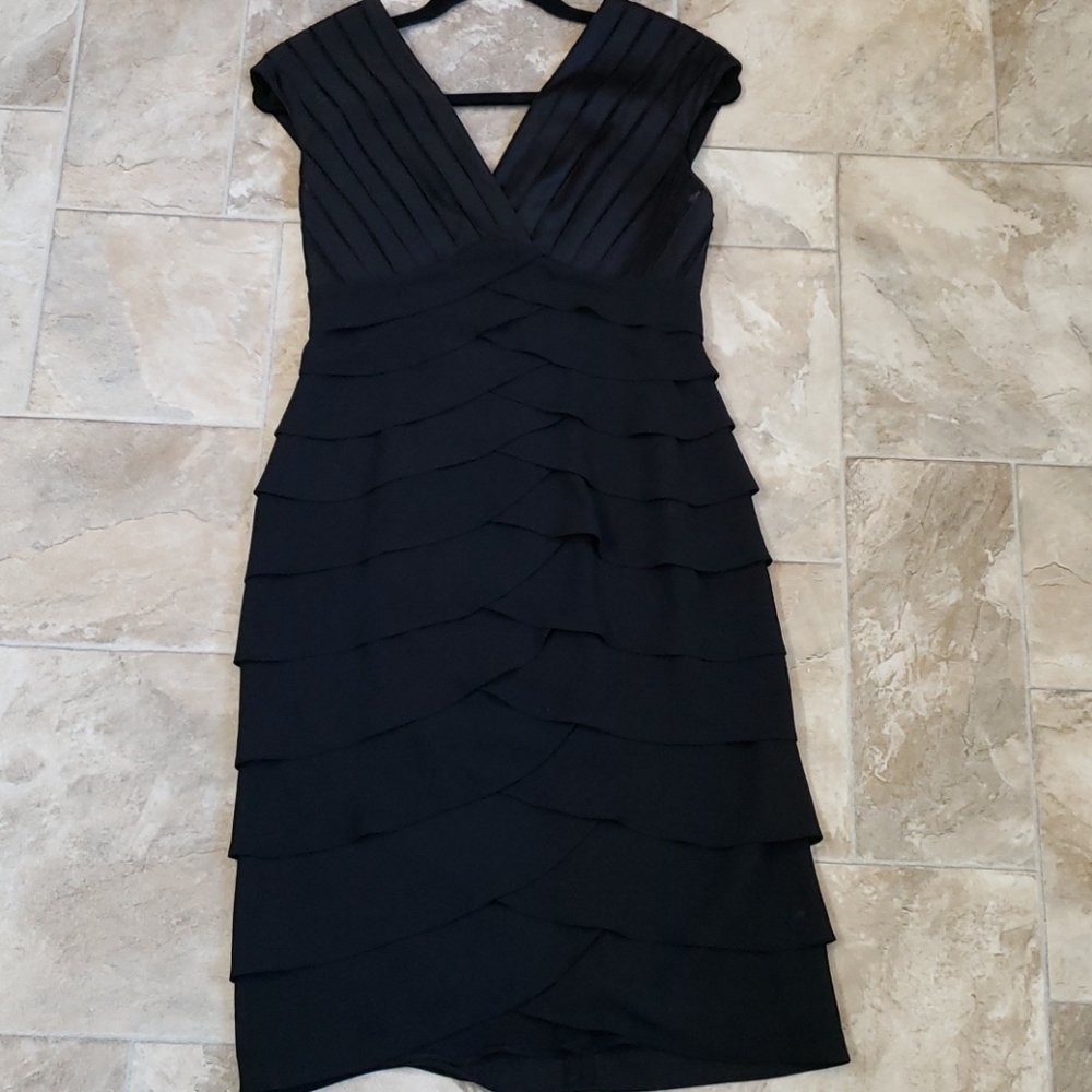 Adrianna Papell Black Cocktail Dress Size 4.